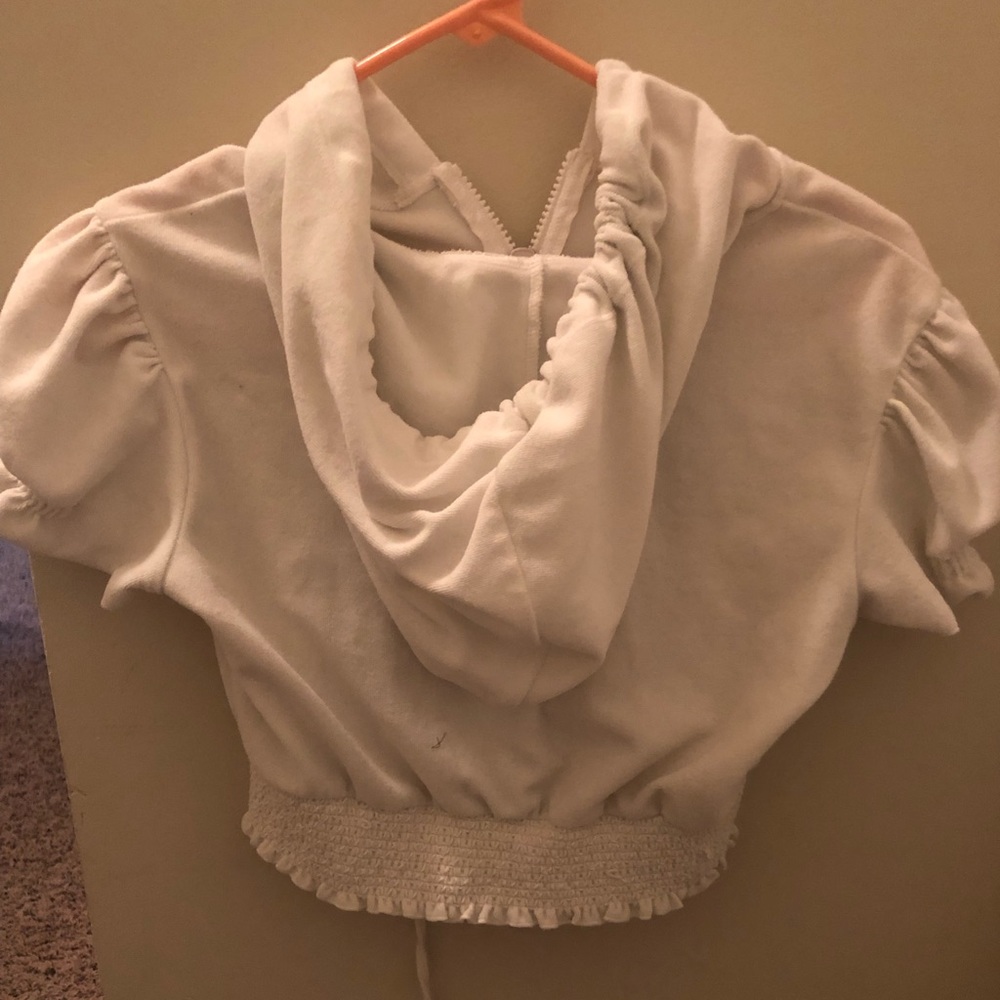 White top - Picture 2 of 3